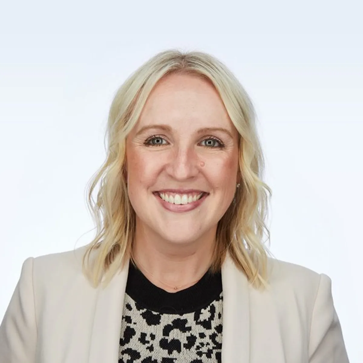 tracy-urbanski-vice-president-of-sales-for-penske-logistics.jpg-2